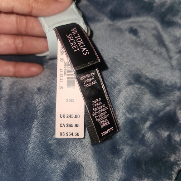 Victoria Secret Bra uplift plunge - Picture 6 of 6